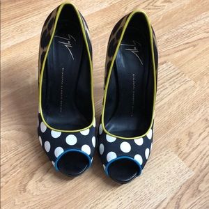 Flash sale! Mixed print peep toe pumps